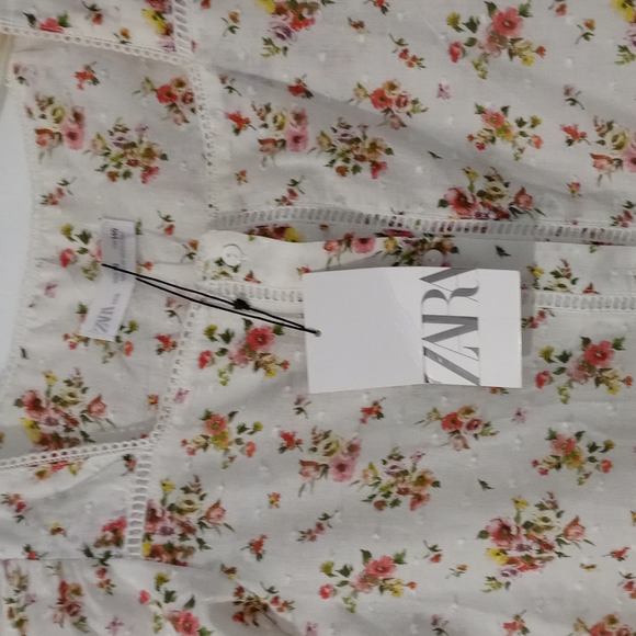 Zara Kids Shirts & Tops Zara Girl White Color Floral Fabric Puff